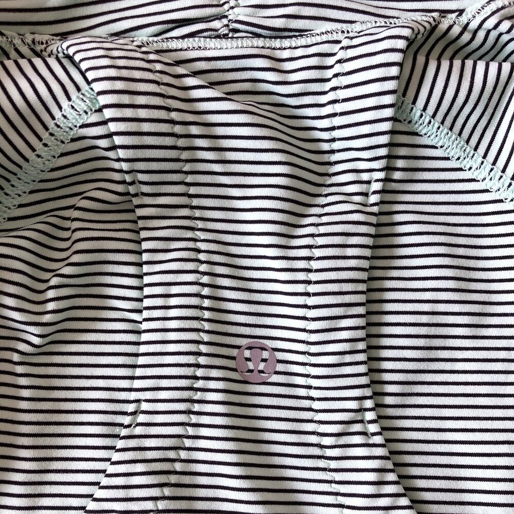 Like new! Lululemon Race with Grace 1/2 Zip long sleeve top / shirt, green black - Picture 10 of 10